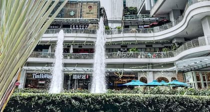 Blackjack Suite @ Uptown Parksuites T2 / 35th Flr