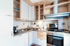 Fridge, microwave, oven, stovetop - Celeste - My Home In Como (Como)