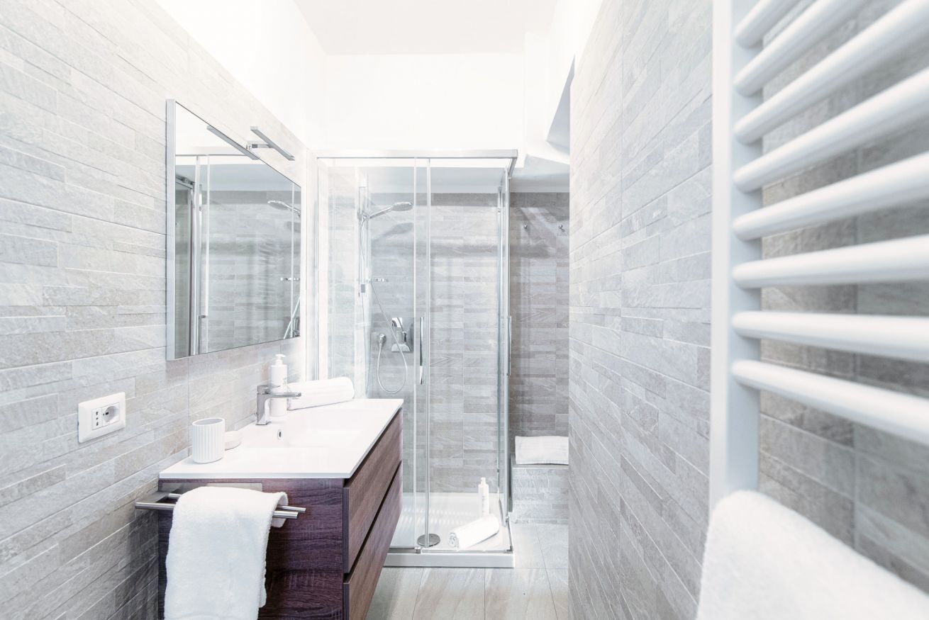 Dusche, Haartrockner, Bidet