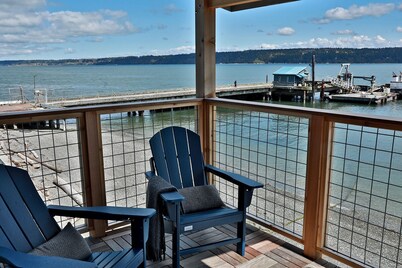 Waterfront 2 bedroom condo - private deck offering spectacular views