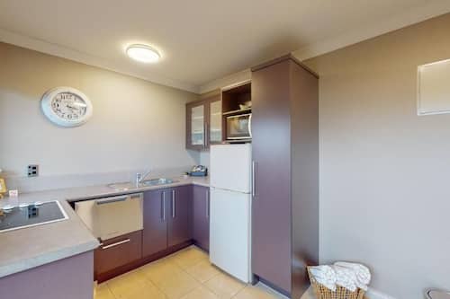 Desk, blackout curtains, soundproofing, free WiFi