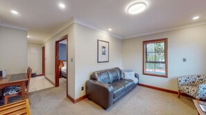 Executive Single Room | Desk, blackout drapes, soundproofing, free WiFi - Quantum Lodge Motor Inn (Hamilton)