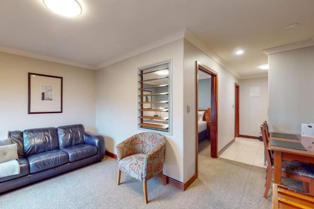 Desk, blackout curtains, soundproofing, free WiFi