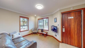 Executive Single Room | Desk, blackout drapes, soundproofing, free WiFi - Quantum Lodge Motor Inn (Hamilton)