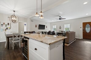 Dining - Huge Family Home in Lake Geneva. Sleeps 10 Pet Friendly! (Lake Geneva)