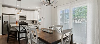 Huge Family Home in Lake Geneva. Sleeps 10 Pet Friendly!