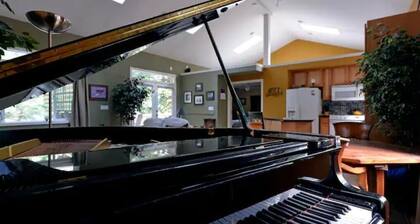 Amazing Home...Large Space Yet Cozy