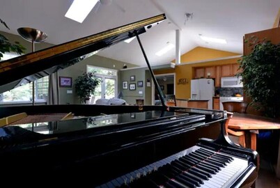 Amazing Home...Large Space Yet Cozy