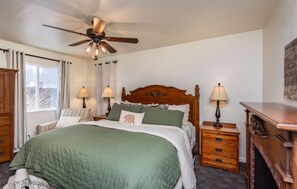 4 soverom, strykejern/-brett, reiseseng for barn og wi-fi (inkludert)