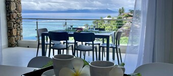 Tetavake Sunset, stunning 2 bedroom condo with Moorea view, pool and WiFi