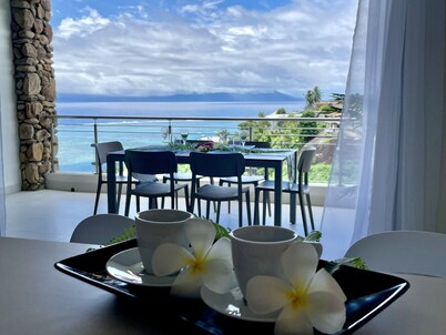Tetavake Sunset, stunning 2 bedroom condo with Moorea view, pool and WiFi