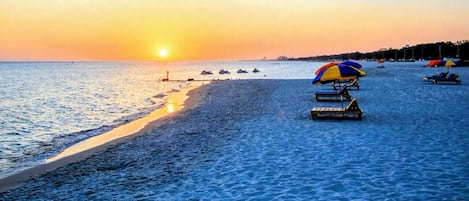 Una spiaggia nelle vicinanze