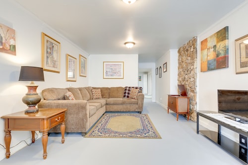 Comfortable Alabama Apartment: Pets Welcome!