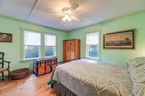 3 bedrooms, travel cot, WiFi, bed sheets