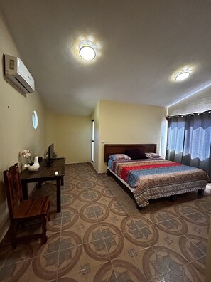 5 bedrooms, WiFi, bed sheets