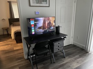 1 bedroom, iron/ironing board, WiFi, bed sheets - Cozy Guest House located near downtown!
(Hickory)