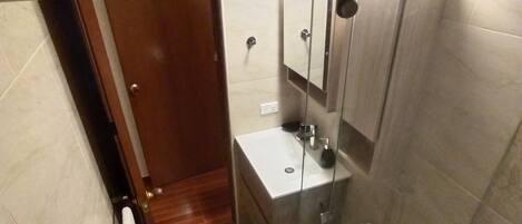 毛巾、肥皂、卫生纸