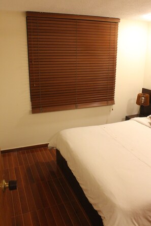 2 quartos, ferros/tábuas de passar roupa, Wi-Fi, roupa de cama