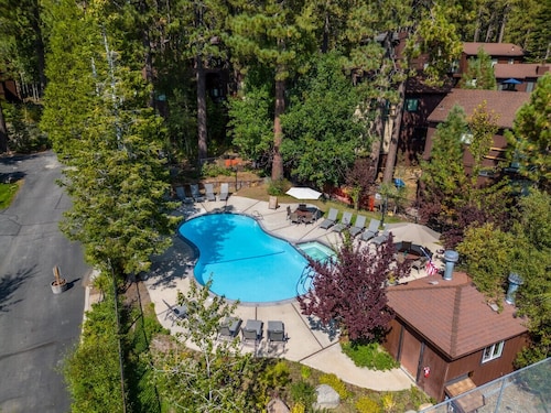 Tahoe City Townhouse-Lakefront Complex