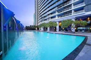 Indoor pool, 2 outdoor pools