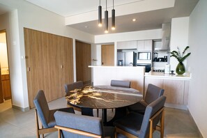 Dining - Beautiful Signature Condo US Consulate (Merida)