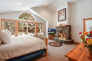 4 habitaciones, tabla de planchar con plancha, wifi y ropa de cama