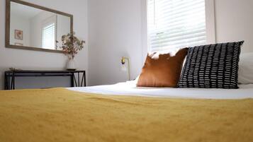2 bedrooms, desk, iron/ironing board, WiFi