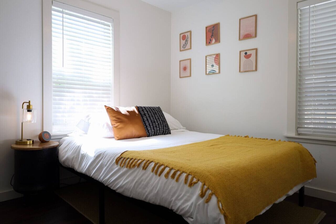 2 habitaciones, escritorio, tabla de planchar con plancha y wifi 