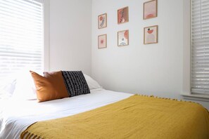 2 bedrooms, desk, iron/ironing board, WiFi