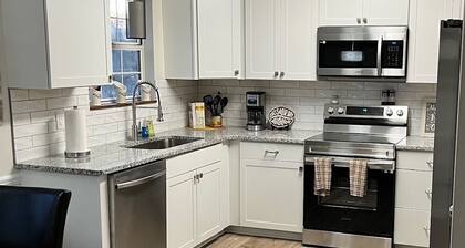 CENTRALLY LOCATED - 4 bedroom- Hancock House - Pet Friendly. 1 gig internet.