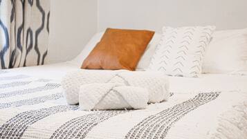 2 dormitorios, escritorio, tabla de planchar con plancha y wifi