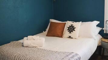 2 bedrooms, desk, iron/ironing board, WiFi