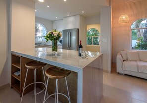 Interior - Casa Las Olas, Luxury Modern Ocean Front On The Beach!  (San José del Cabo)