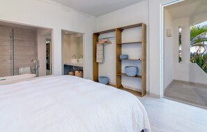 2 bedrooms, in-room safe, iron/ironing board, free WiFi - Luxury & Modern Ocean Front- On The Beach! (San José del Cabo)