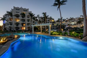 Outdoor pool - Luxury & Modern Ocean Front- On The Beach! (San José del Cabo)