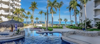 Casa Las Olas, Luxury Modern Ocean Front On The Beach!
