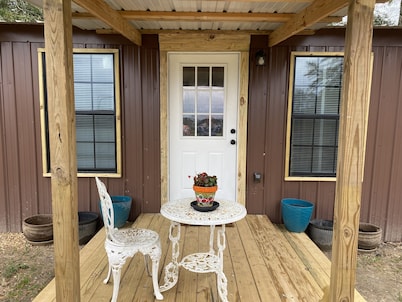 Zeke’s House: Bed and Barn Bliss