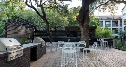 Austin Fun Spot Best City Location w/ Amazing Pool