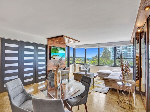 Smart TV, table tennis