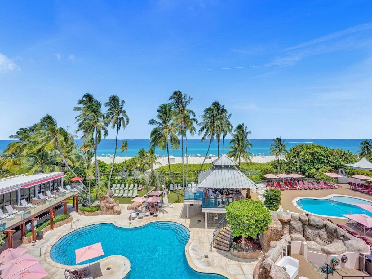 Lämmitetty uima-allas