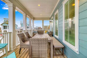 Outdoor dining - Beachfront resort home with ocean view, on-site golf, pool, & balcony (Port Aransas)