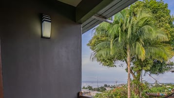 Deluxe Studio Suite, 1 Bedroom, Sea View | Balcony view