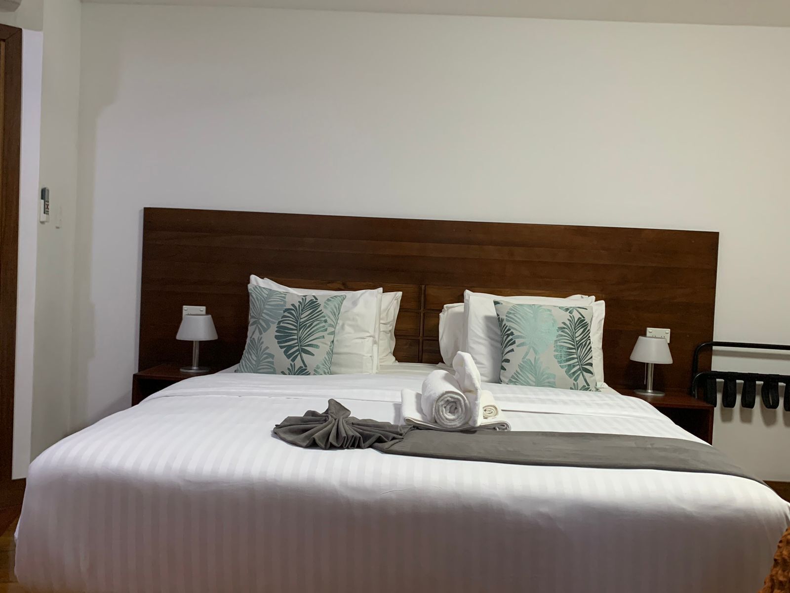 Deluxe Studio Suite, 1 Bedroom, Sea View | Iron/ironing board, free WiFi, bed sheets