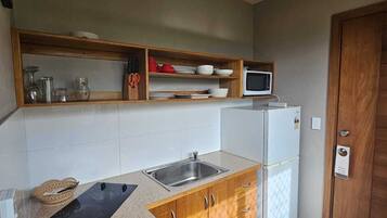 Deluxe Studio Suite, 1 Bedroom, Sea View | Private kitchen | Fridge, microwave, stovetop, toaster