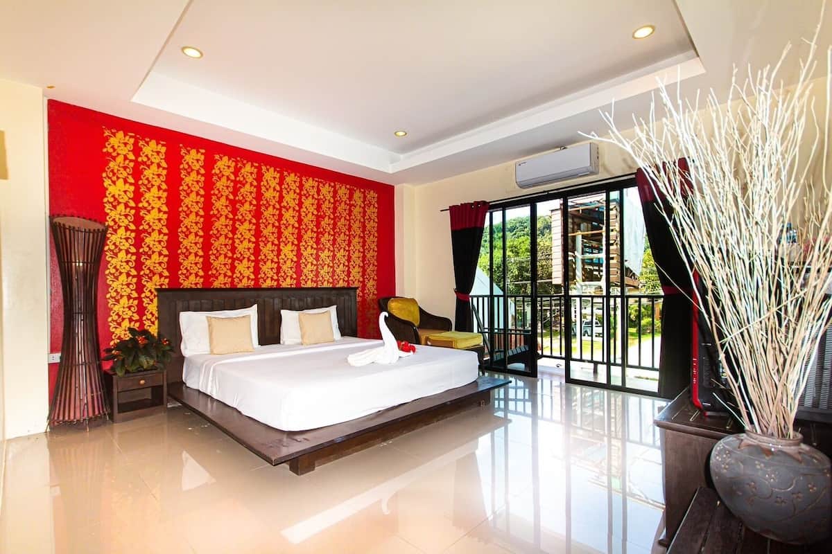 Deluxe Room | Individually decorated, individually furnished, desk, laptop workspace