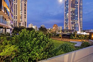 Garden - Converted 2 Bedroom Apartments (No Parking) - Circle on Cavill - Wow Stay (Surfers Paradise)