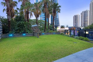 Garden - Converted 2 Bedroom Apartments (No Parking) - Circle on Cavill - Wow Stay (Surfers Paradise)