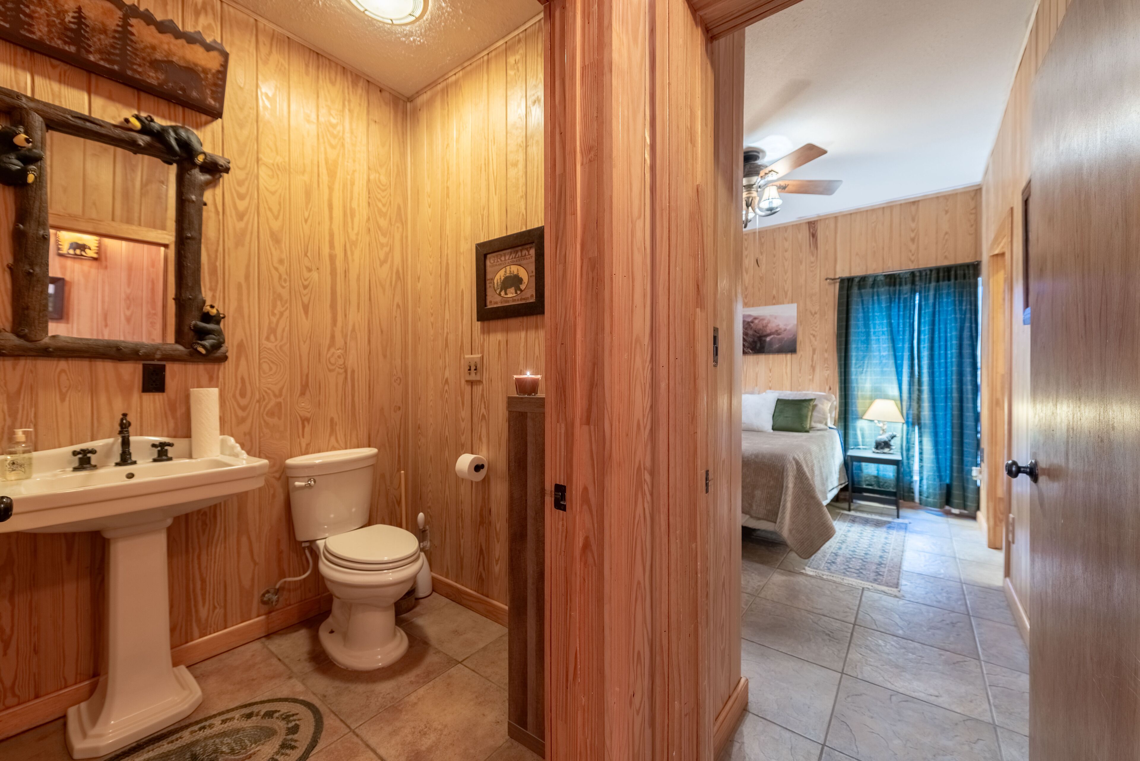 3 bedrooms, free WiFi, bed sheets, wheelchair access