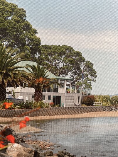 Absolute Waterfront Self Contained 2 bedroom beachfront unit