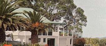 Absolute Waterfront Self Contained 2 bedroom beachfront unit